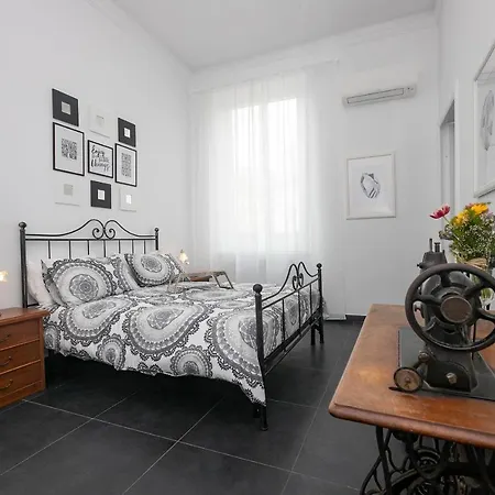 Real Italian Estate - Luxury Black&white Apartment *