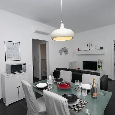 Apartment Real Italian Estate - Luxury Black&white *